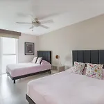4 Bedroom House- Private Pool!